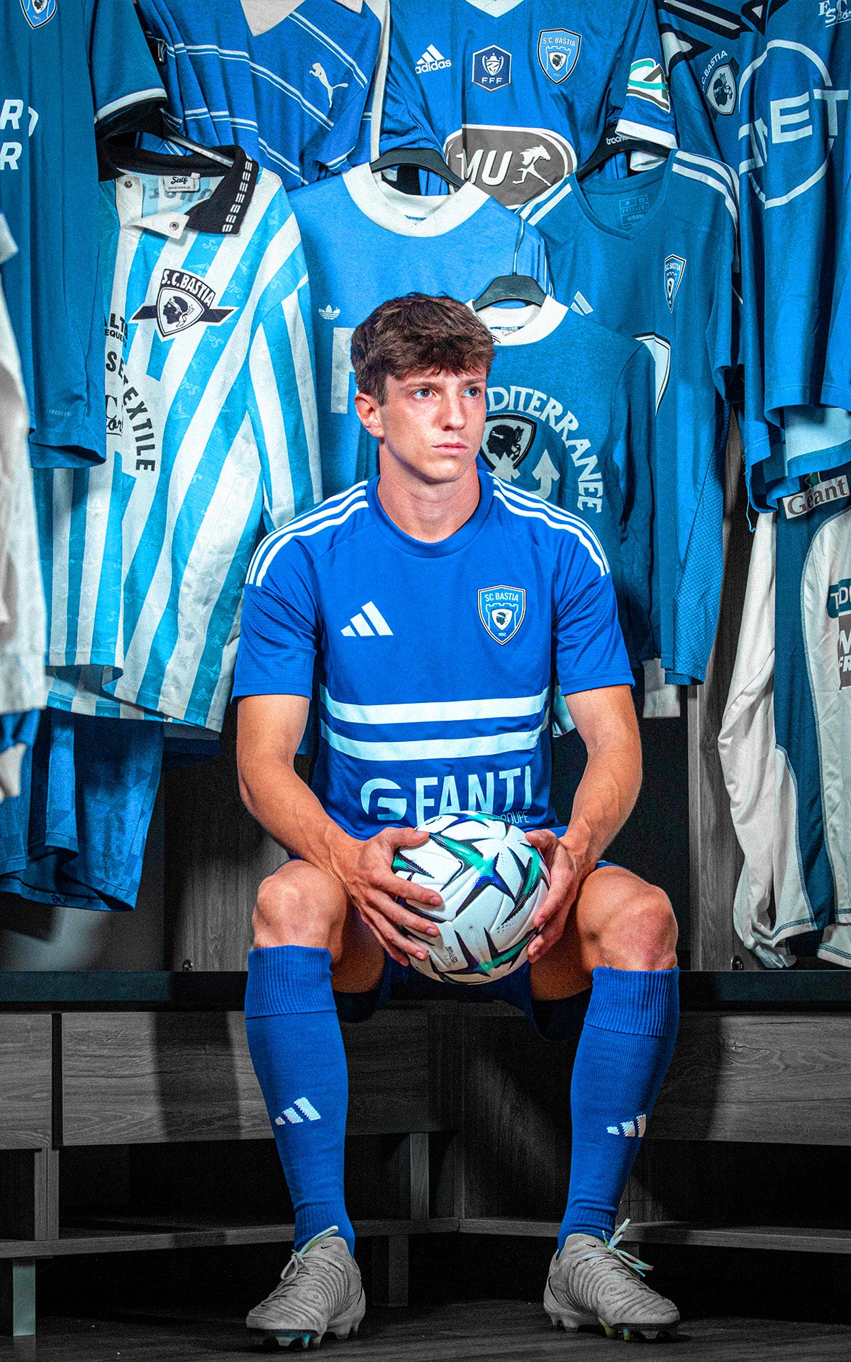 MAILLOT ALKMAAR DOMICILE 2025-2026 main image 0